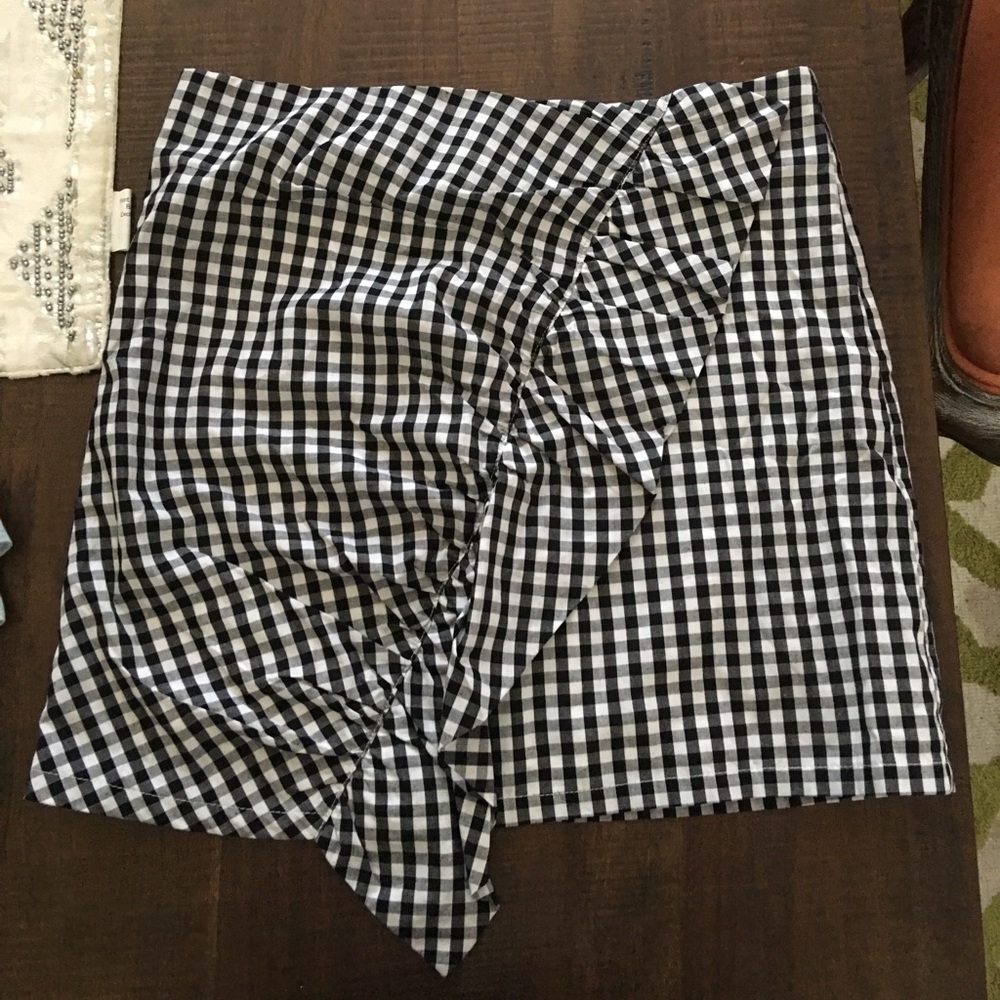 NWOT Ruffle Gingham Skirt